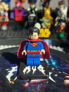 LEGO Superman Minifigure with Battle Damage Dual-Sided Face and Red Cape